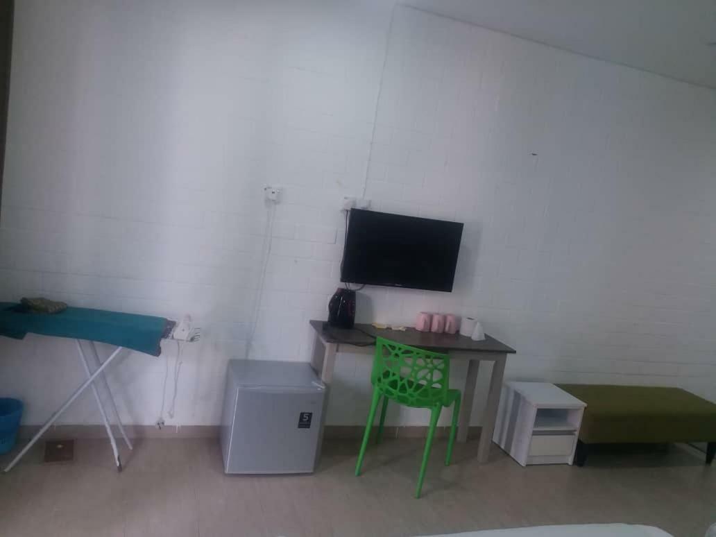 D Lima Beach Inn Pantai Cenang  Ngoại thất bức ảnh